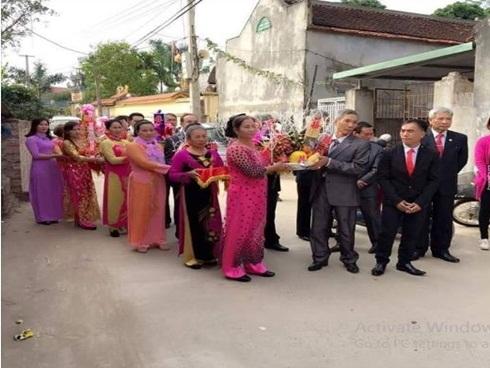 Không phải nam thanh nữ tú, dàn bê tráp đặc biệt trong lễ ăn hỏi ở Hưng Yên khiến cư dân mạng thích thú