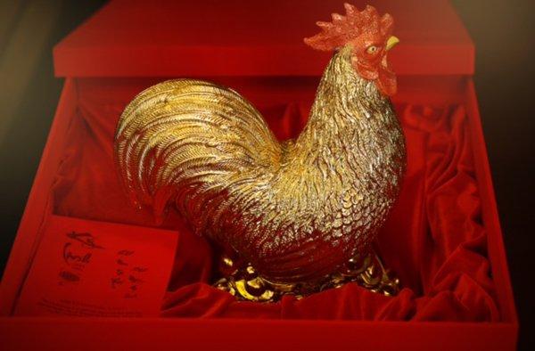 30 triệu một con gà phủ vàng ròng chơi Tết - Ảnh 1.