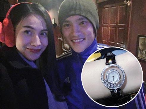 FB 24h: Công Vinh tặng Thủy Tiên đồng hồ nạm kim cương kỉ niệm 9 năm yêu nhau...?