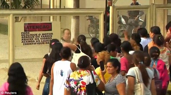 Bạo loạn trong nhà tù tại Brazil, ít nhất 80 người thương vong - Ảnh 4.