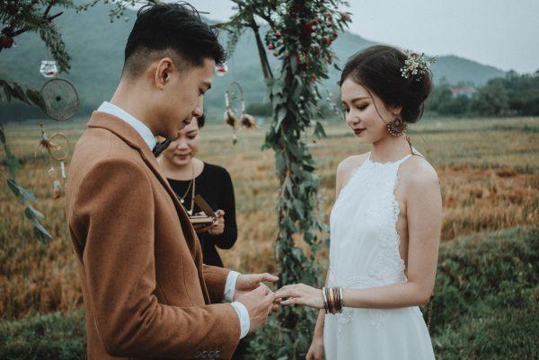 Có gì trong lễ cưới bí mật đẹp thoát tục của cặp đôi Việt được báo Tây ca ngợi hết lời? - Ảnh 13.