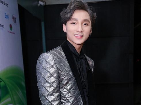 Sơn Tùng son phấn ngày càng không hề thua kém các mỹ nhân!