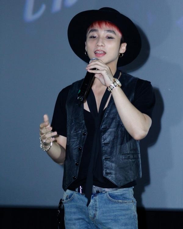 Sơn Tùng son phấn ngày càng không hề thua kém các mỹ nhân!