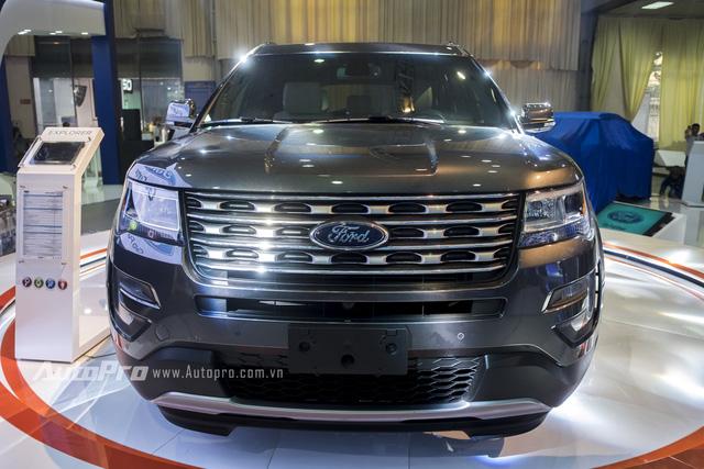 Sao phim hành động The Rock mua Ford Explorer tặng bố - Ảnh 4.