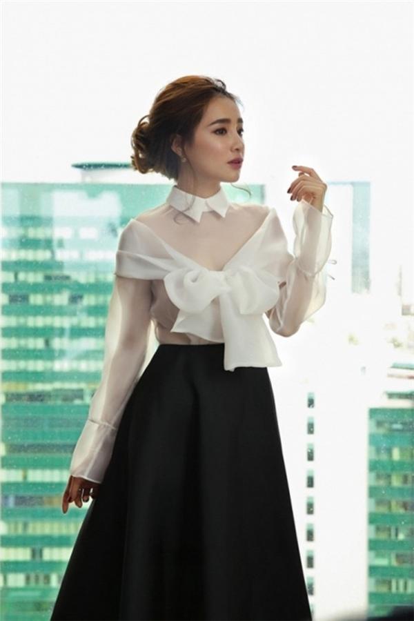 Nhiều ý kiến cho rằng từ khi quen Trường Giang, Nhã Phương mới có sự 