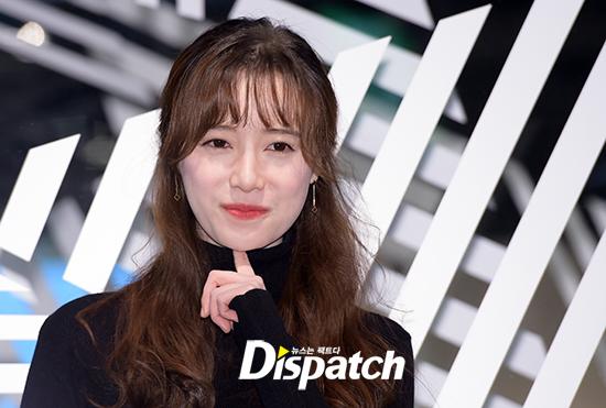 Goo Hye Sun đẹp hút hồn tại triển lãm riêng, Ahn Jae Hyun điển trai ngày trở lại - Ảnh 5.