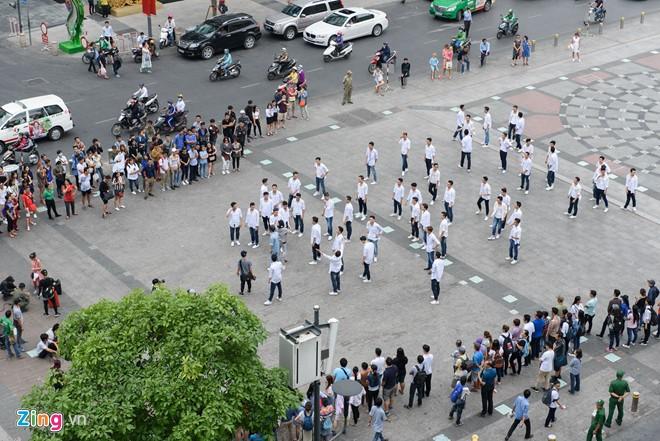 Cuong Do La di sieu xe den quay MV cung Dam Vinh Hung hinh anh 12