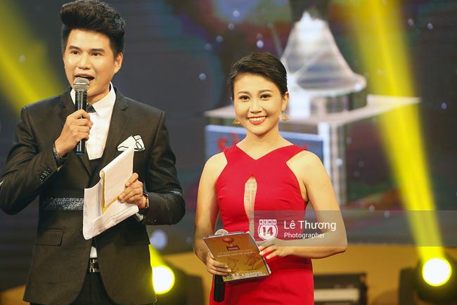 Thánh nữ bolero Jang Mi và những pha khó đỡ trong đêm Gala Quả bóng vàng Việt Nam 2016 - Ảnh 1.