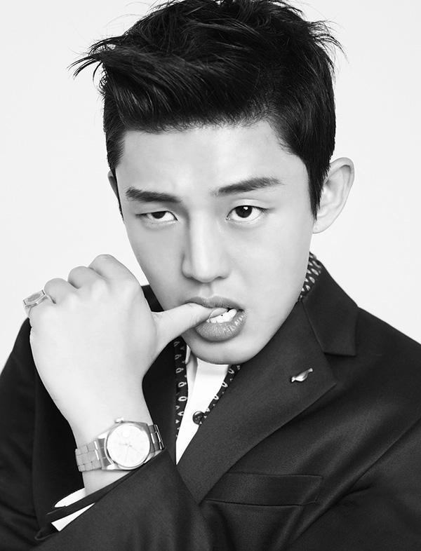 Yoo Ah In đang xem xét đi nghĩa vụ cộng đồng do chấn thương