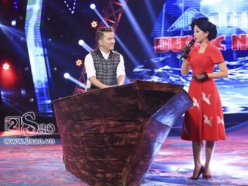 Đàm Vĩnh Hưng mang thuyền 'khủng' lên sân khấu