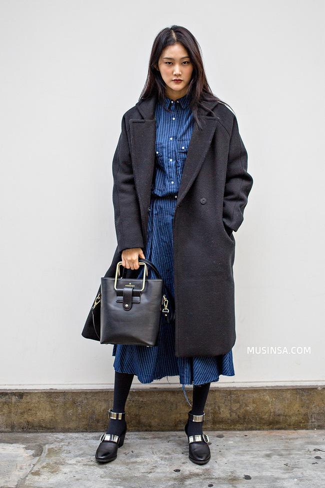 Ngắm street style đông đẹp đáng ghen tị của giới trẻ thế giới để ủ mưu lên đồ cho đợt lạnh tới - Ảnh 2.