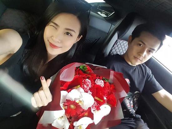 Đông Nhi - Ông Cao Thắng mua siêu xe Audi R8 V10 Plus 2016 chơi Tết