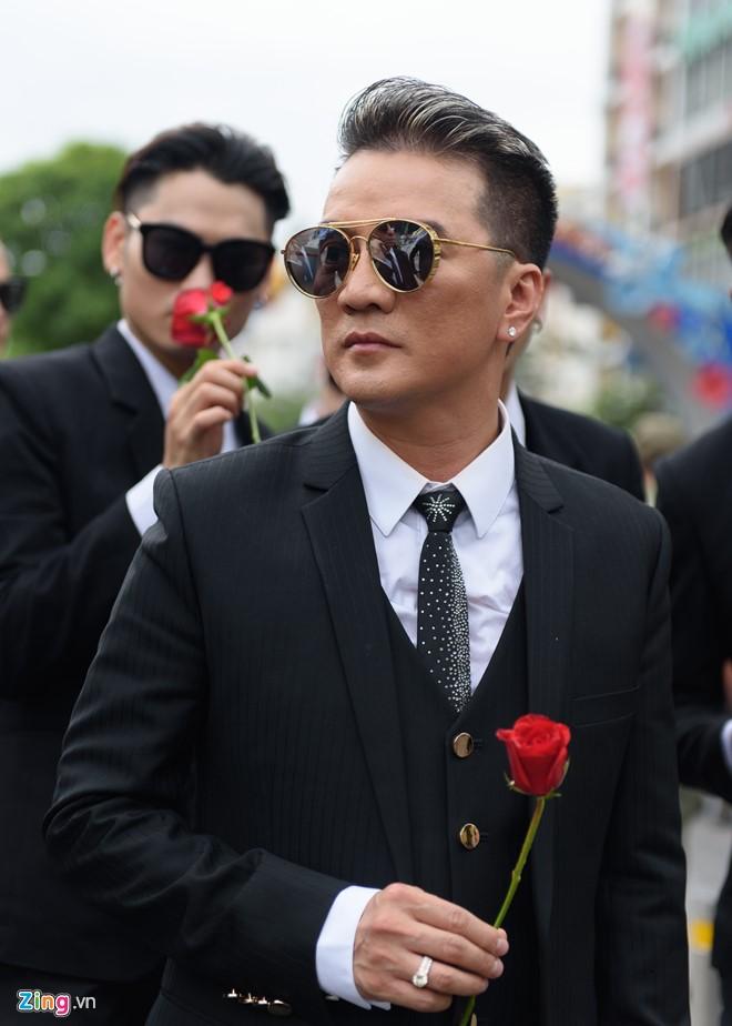 Dam Vinh Hung: ‘Toi khong noi chuyen voi me may thang qua’ hinh anh 3