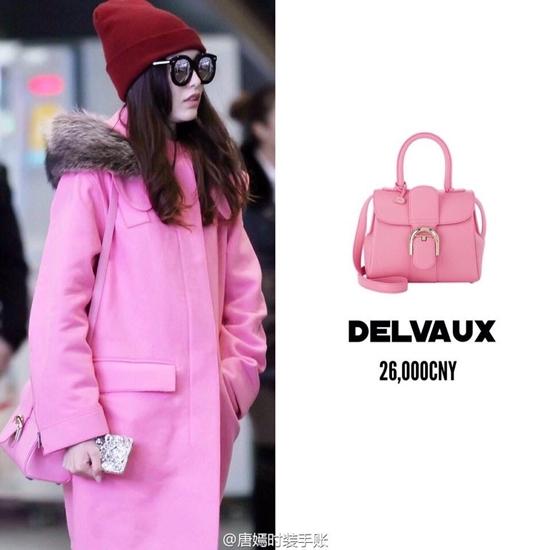 Delvaux là thương hiệu đồ da lâu đời nhất của Bỉ. Chiếc túi màu hồng nữ tính này có giá 91 triệu VNĐ.