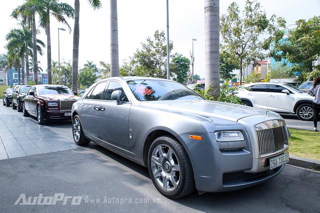 Hàng độc Rolls-Royce Phantom Lửa Thiêng tái xuất tại lễ ăn hỏi Hoa hậu Thu Ngân - Ảnh 3.