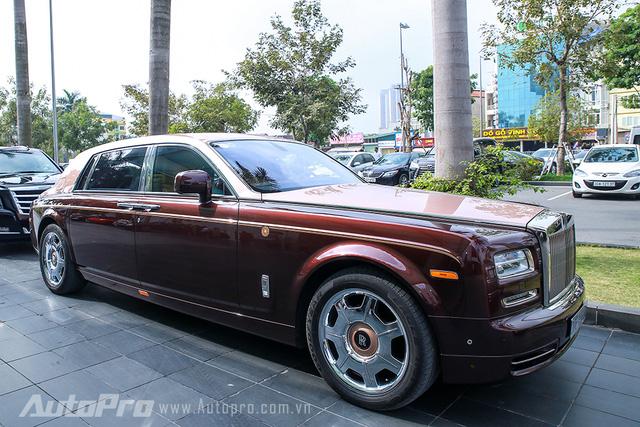 Hàng độc Rolls-Royce Phantom Lửa Thiêng tái xuất tại lễ ăn hỏi Hoa hậu Thu Ngân - Ảnh 1.