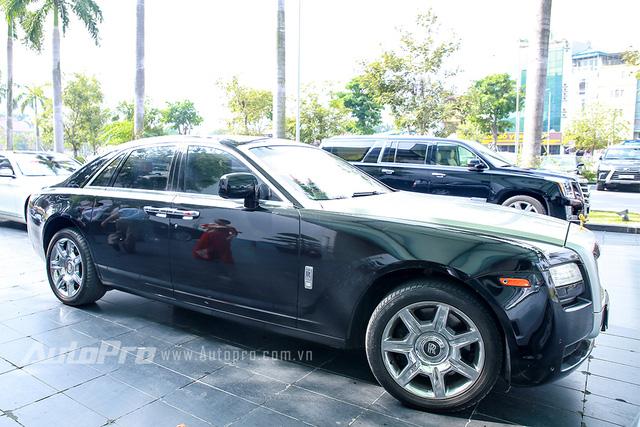 Hàng độc Rolls-Royce Phantom Lửa Thiêng tái xuất tại lễ ăn hỏi Hoa hậu Thu Ngân - Ảnh 4.