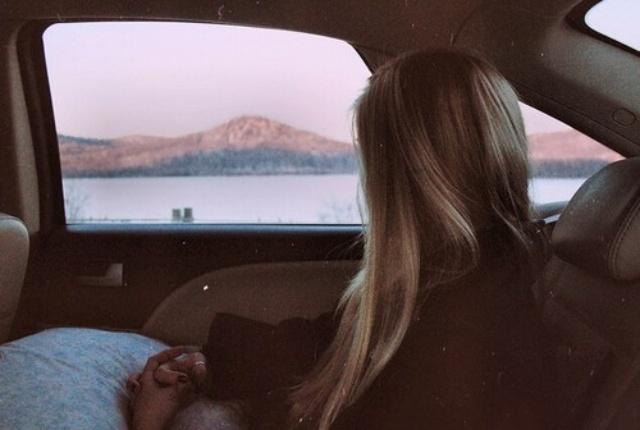 Con gái, đừng yêu người hơn quá nhiều tuổi, cũng đừng kết hôn quá sớm...