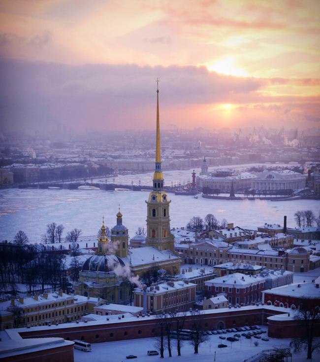 Nhà thờ Thánh Phero và Phaolo, bên trong pháo đài Peter và Paul ở Saint Petersburg, Nga.