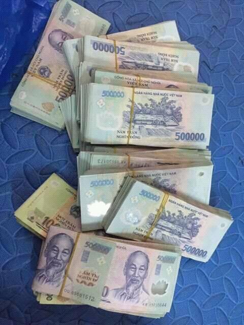 Ưng Hoàng Phúc khoe bọc tiền cát - xê khủng chỉ sau một tối đi diễn-2