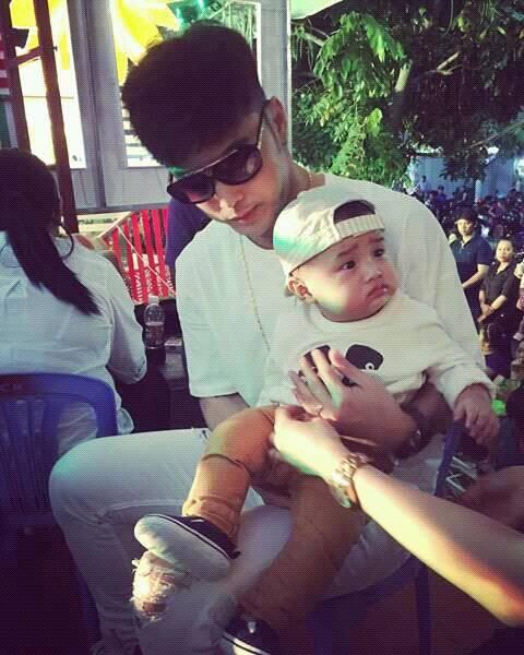 Ưng Hoàng Phúc khoe bọc tiền cát - xê khủng chỉ sau một tối đi diễn-4