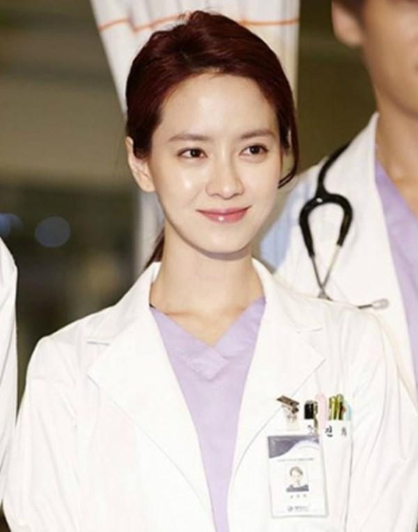 ...đến bộ phim Emergency Couple, cô rất hoạt bát, cá tính và đáng yêu.