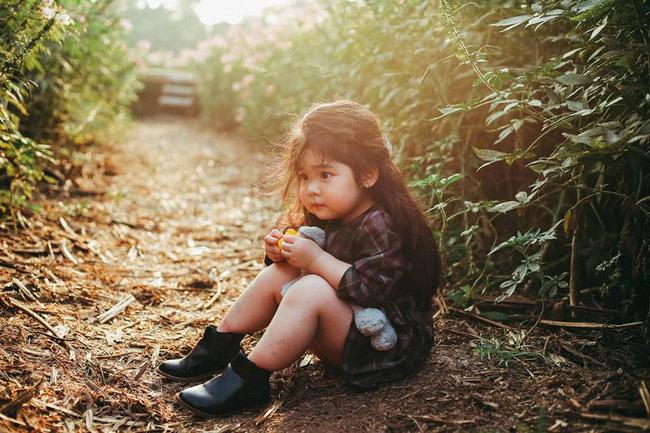 Sự đáng yêu và nét ngây thơ của trẻ con luôn khiến trái tim người lớn tan chảy. Sau cô bé Vô Diện ở Đài Loan, cậu bé 