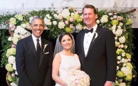 Vừa chia tay xong tối hôm trước, sáng hôm sau Tổng thống Obama đã đi làm phù rể đám cưới - Ảnh 1.