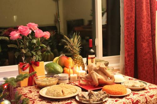 Đặt gà cúng trong mâm cỗ ngày TẾT sao cho đúng, mang lại may mắn cho gia chủ?-2