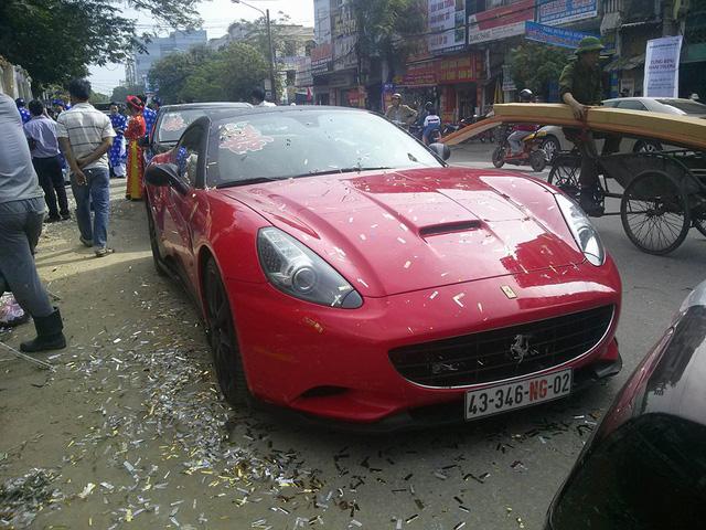 Từ dàn xe siêu sang rước dâu Hoa hậu Bản sắc Việt, học cách luận biển số xe nước ngoài ở Việt Nam - Ảnh 3.