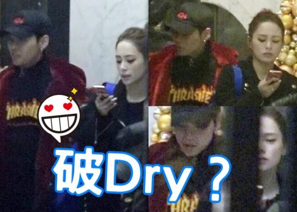 Chung Hân Đồng lộ ảnh vào khách sạn với bản sao Trần Vỹ Đình-2