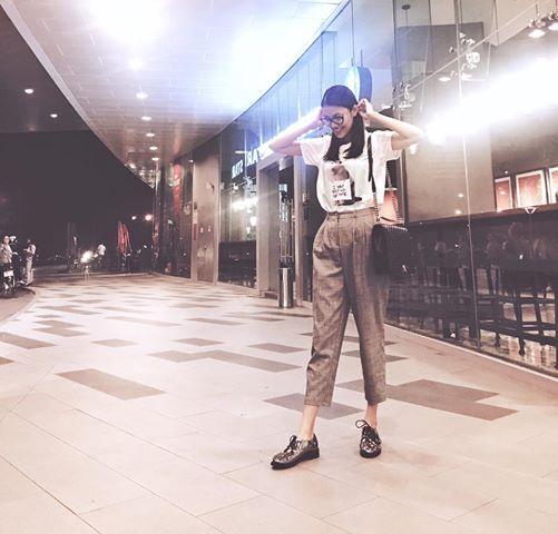 Ngọc Trinh bất ngờ kín đáo, Angela Phương Trinh đổi mốt mái ngố lạ lẫm trong street style tuần này - Ảnh 7.