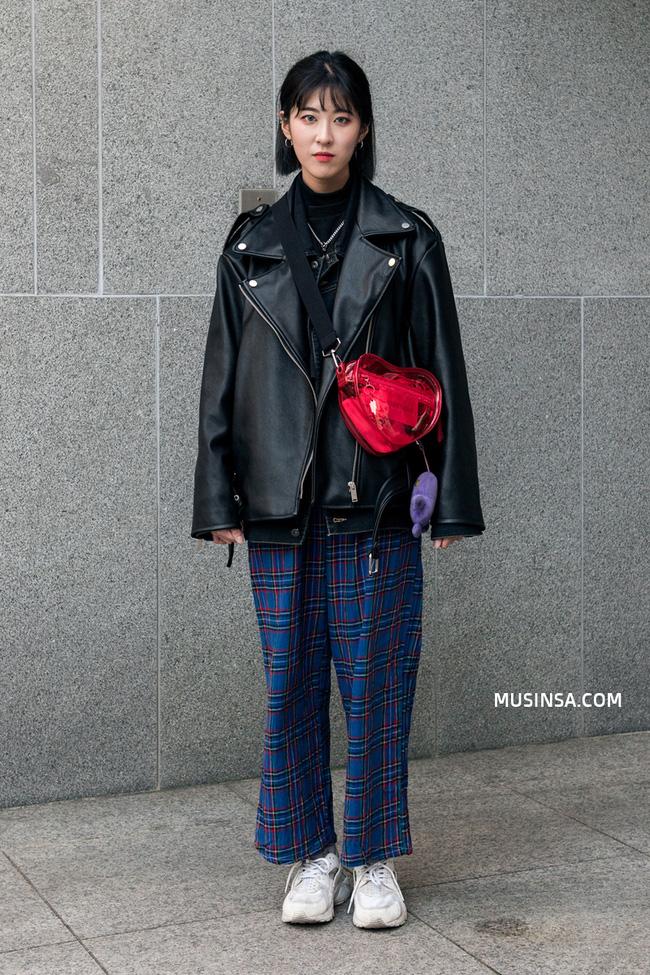 Ngắm ngay street style thế giới để học lỏm bí kíp mix đồ đảm bảo ấm-đẹp-chất - Ảnh 4.