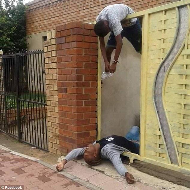 Phẫn nộ cảnh em bé khóc lóc, lay xác người dì trong khi mẹ đứng quay phim tung lên Facebook - Ảnh 3.