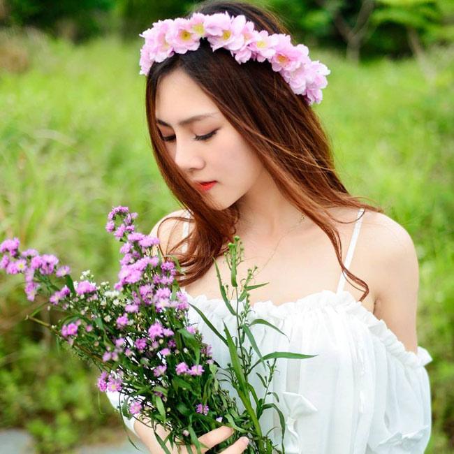 Dù còn trẻ nhưng cô đã có "gia tài" vai diễn đồ sộ, trong đó nhiều lần diễn chung với các dành hài nổi tiếng.