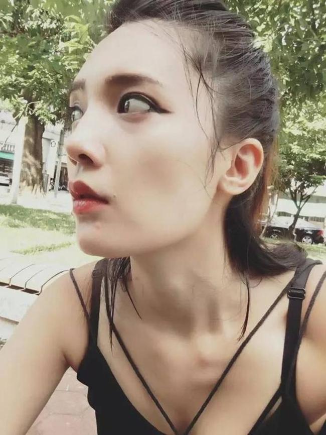 Khách hàng nườm nượp kéo đến hàng ăn vặt của cô chủ khuyết tật xinh như minh tinh - Ảnh 10.