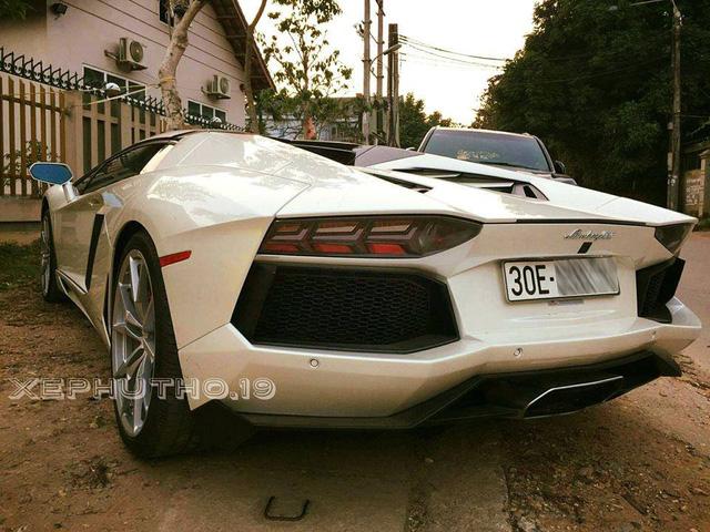 Bộ đôi siêu xe Ferrari và Lamborghini rủ nhau đi đăng kiểm tại Hà Nội - Ảnh 4.