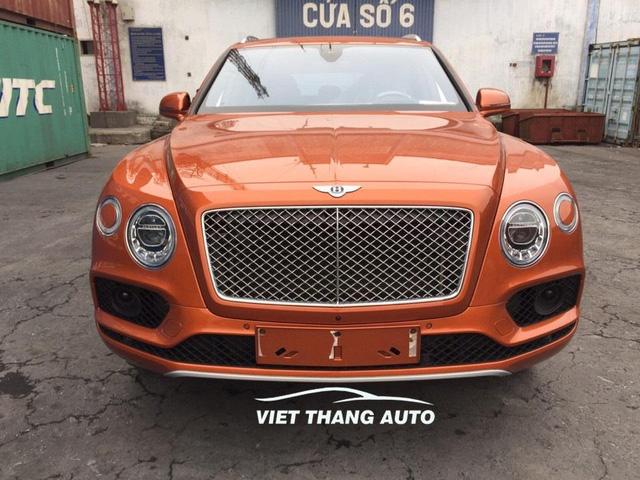 Bentley Bentayga thứ 9 cập bến Việt Nam với màu sơn độc nhất vô nhị - Ảnh 1.