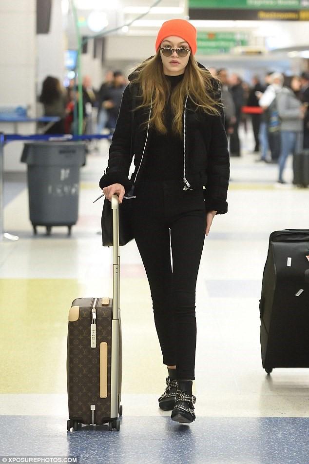 Mac do the thao sang chanh nhu sao ngoai hinh anh 4