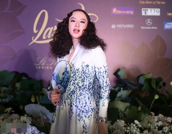 Những kiểu tóc "có một không hai" của Angela Phương Trinh - 10