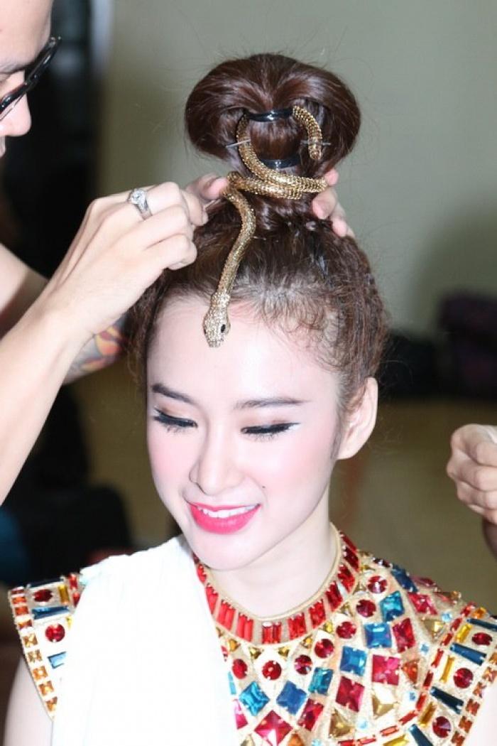 Những kiểu tóc "có một không hai" của Angela Phương Trinh - 9