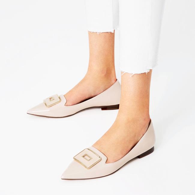 Giày bệt mũi nhọn: theo chân quý cô từ công sở tới tiệc tùng - Ảnh 15.