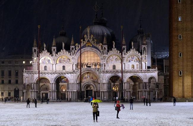 Vẻ đẹp trong mùa đông của Quảng trường St. Mark, phía bắc Italy.