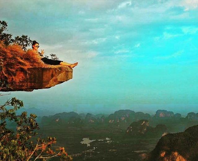 Cách du lịch cô yêu thích là chọn một chỗ ở cố định ngắn hạn. Cô nói: “Tôi sống ở một nước để tìm hiểu rõ hơn về quốc gia và khu vực. Rồi từ đó tôi sang khám phá các khu vực lân cận”.