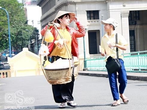 Phi Nhung gánh hàng rong, Hồ Văn Cường bán vé số đầy cảm động