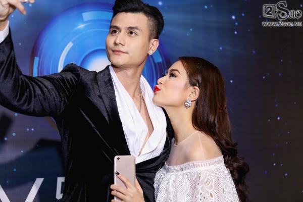 Hoàng Thùy Linh xinh như công chúa e ấp bên Vĩnh Thụy-6