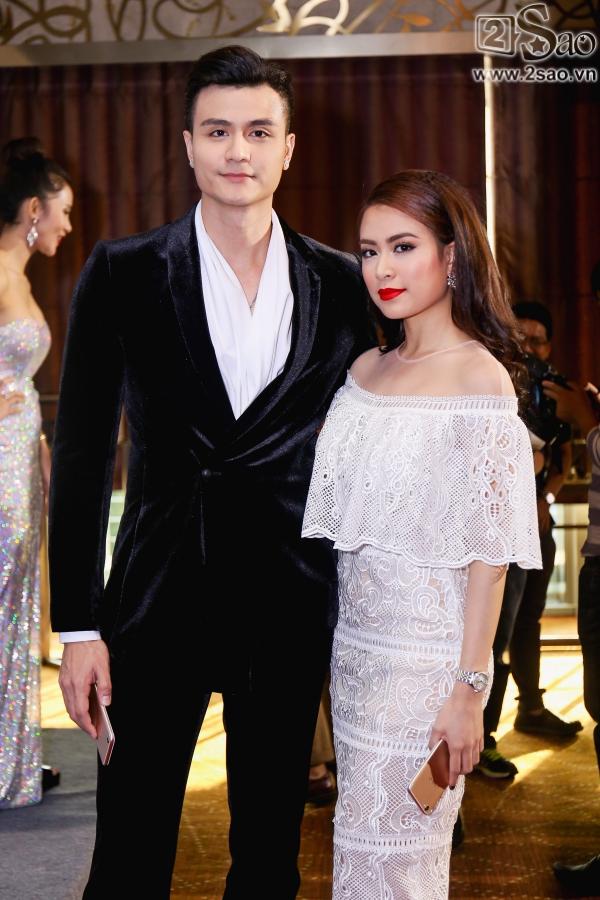 Hoàng Thùy Linh xinh như công chúa e ấp bên Vĩnh Thụy-8