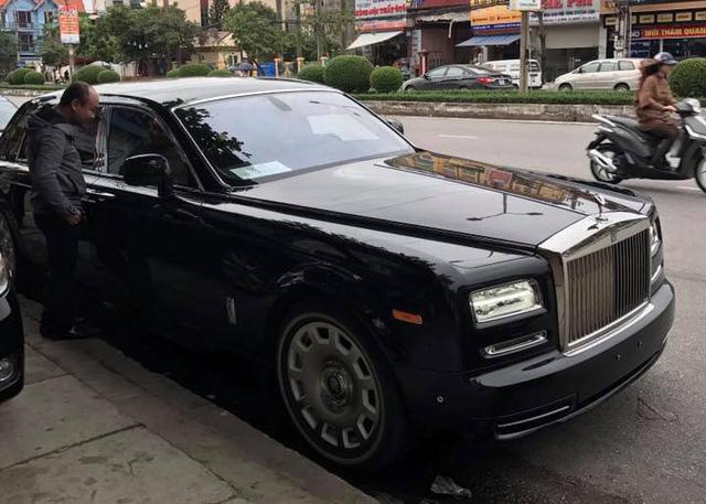 Tại thị trường Việt Nam, Rolls-Royce Phantom EWB Series II được phân phối chính hãng trước ngày 1/7/2016 với mức giá 28 tỷ Đồng. Ảnh: Thế Sơn