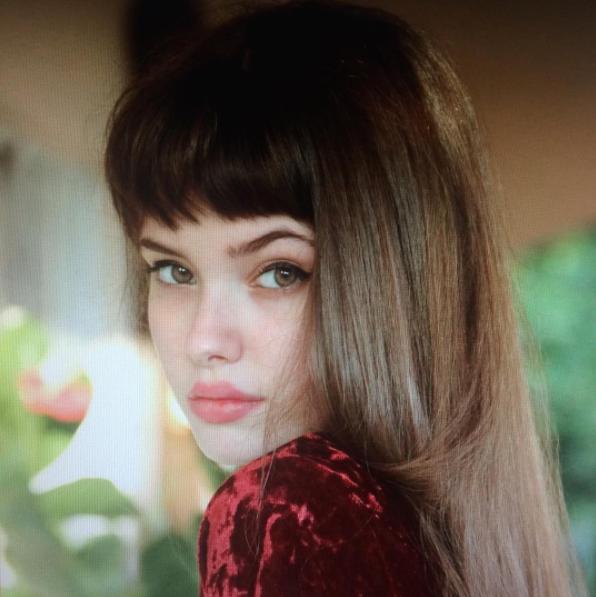 Nhan sắc xinh đẹp của cô nàng 15 tuổi được ví như bản sao Angelina Jolie - Ảnh 4.