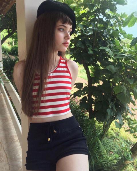 Nhan sắc xinh đẹp của cô nàng 15 tuổi được ví như bản sao Angelina Jolie - Ảnh 12.